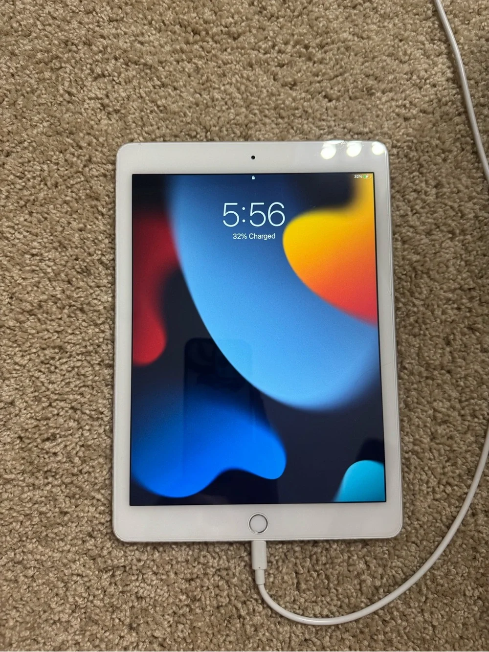 White apple ipad air 2 Tablet with Home Button - Classic White
